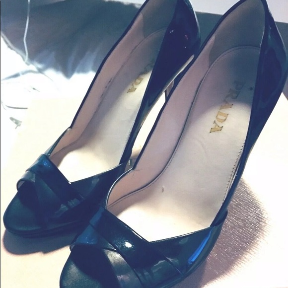 PRADA BLACK & GREY PATENT LEATHER OPEN TOE PUMPS 5 - Picture 4 of 11